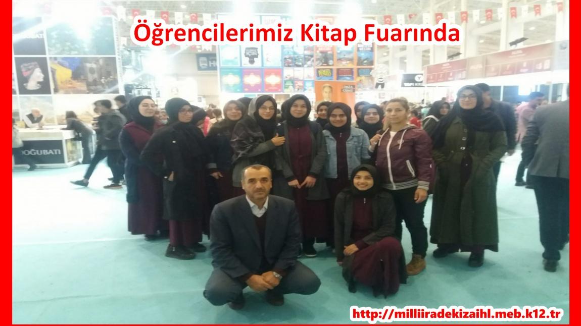 Okulumuz Öğrencileri Kitap Fuarını Gezdiler