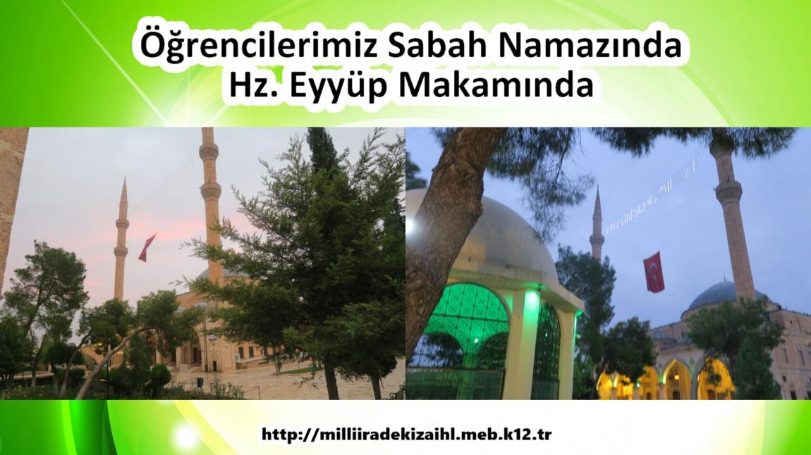 Öğrencilerimiz Sabah Namazında Hz. Eyyüp Makamında  