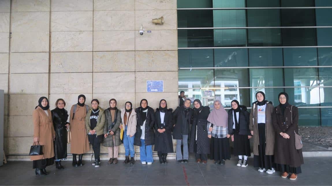 Evliya Çelebi Öğrenci Değişim Programında Türkiye Büyük Millet Meclisini Ziyaret Ettiler